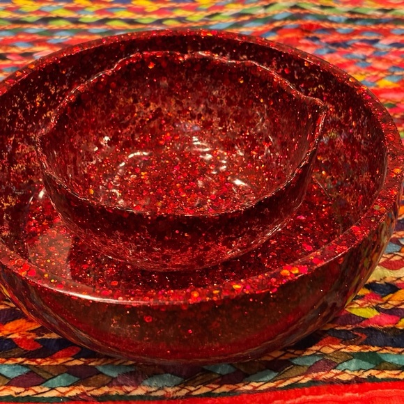 Elegant Red Decorative Bowls - Picture 1 of 12